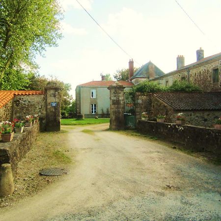 Le Manoir "Aux Douves" Bed & Breakfast Bazoges-en-Paillers Dış mekan fotoğraf