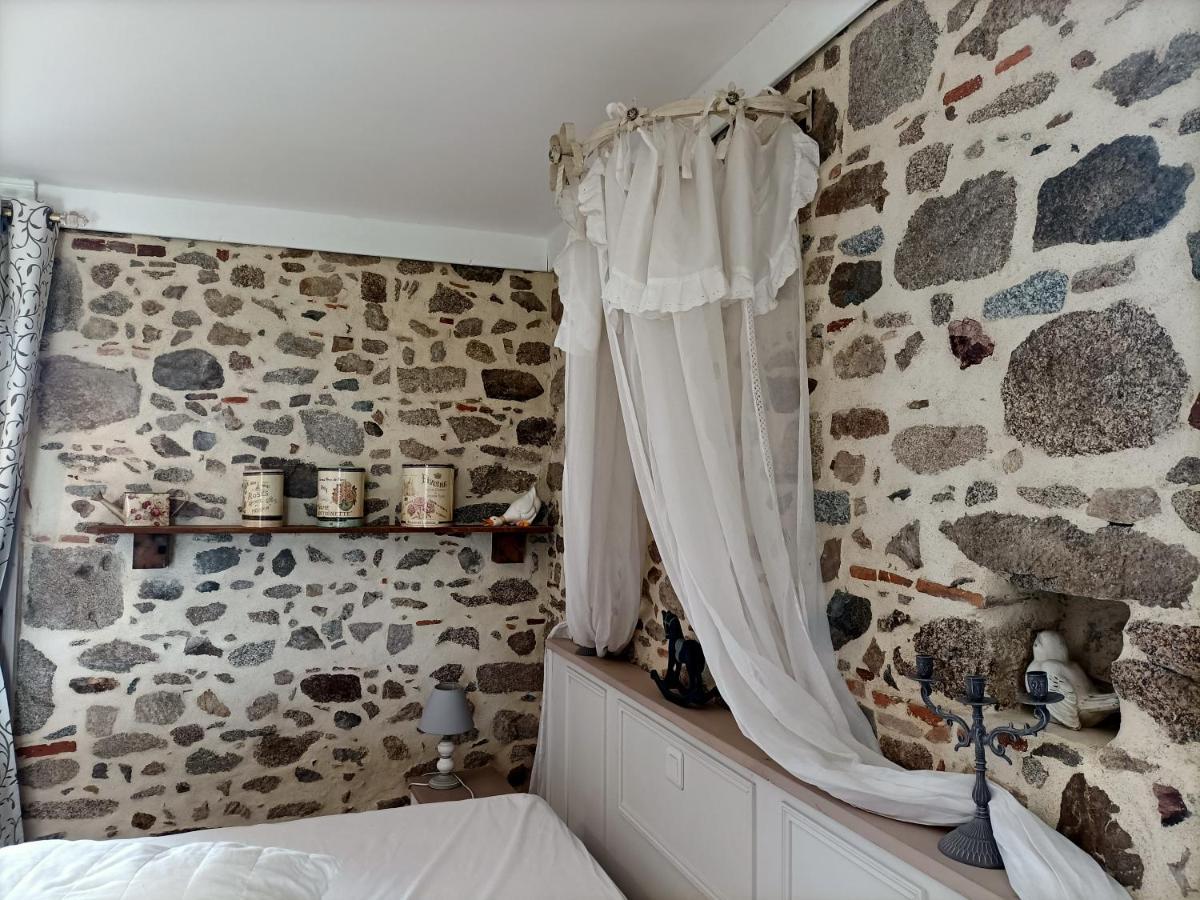 Le Manoir "Aux Douves" Bed & Breakfast Bazoges-en-Paillers Dış mekan fotoğraf
