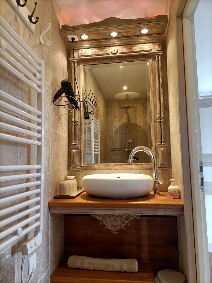 Le Manoir "Aux Douves" Bed & Breakfast Bazoges-en-Paillers Dış mekan fotoğraf