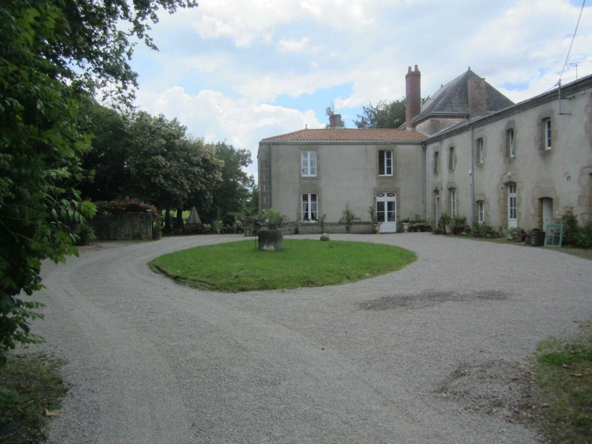 Le Manoir "Aux Douves" Bed & Breakfast Bazoges-en-Paillers Dış mekan fotoğraf