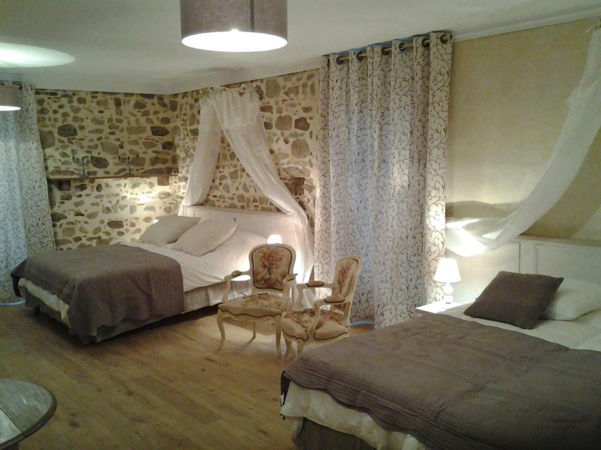 Le Manoir "Aux Douves" Bed & Breakfast Bazoges-en-Paillers Dış mekan fotoğraf