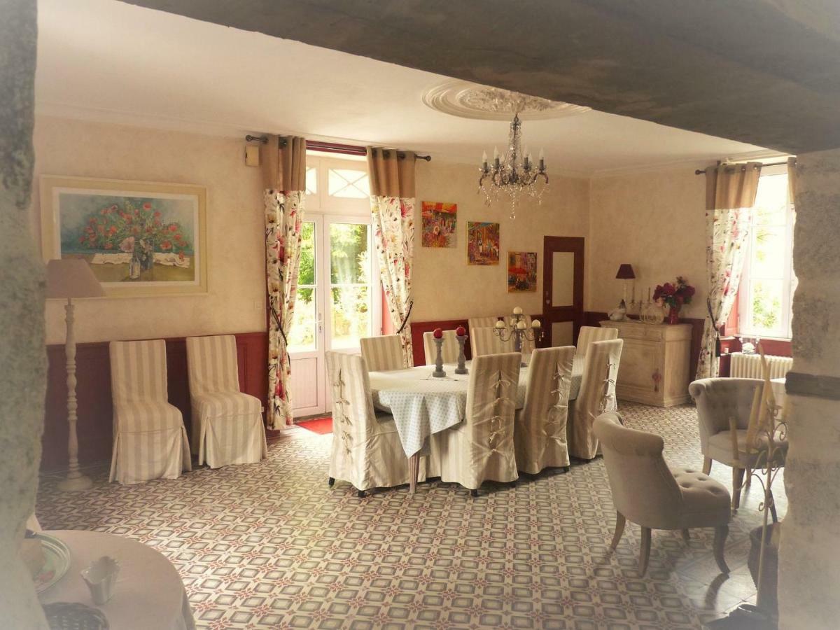 Le Manoir "Aux Douves" Bed & Breakfast Bazoges-en-Paillers Dış mekan fotoğraf