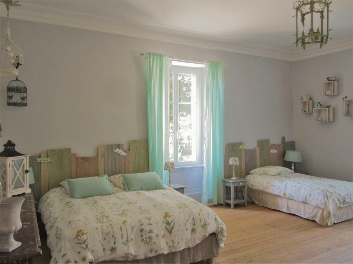 Le Manoir "Aux Douves" Bed & Breakfast Bazoges-en-Paillers Dış mekan fotoğraf