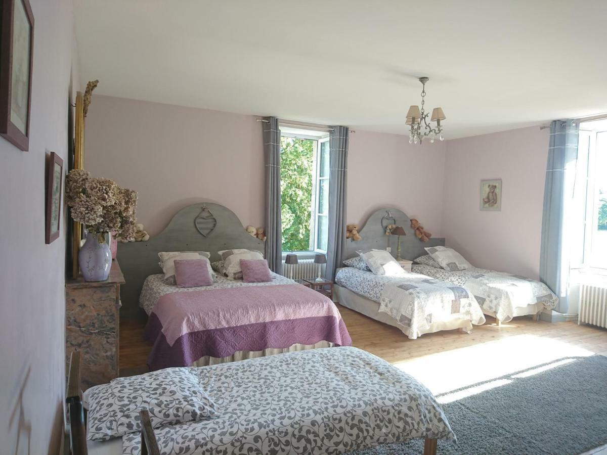 Le Manoir "Aux Douves" Bed & Breakfast Bazoges-en-Paillers Dış mekan fotoğraf