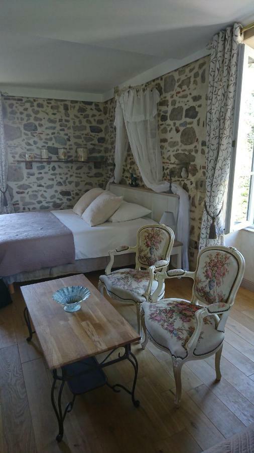 Le Manoir "Aux Douves" Bed & Breakfast Bazoges-en-Paillers Dış mekan fotoğraf